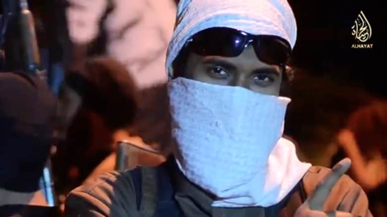 كأنه فيلم من هوليوود.. فيديو جديد لتنظيم "داعش" يظهر قيامه بتجنيد عناصره
