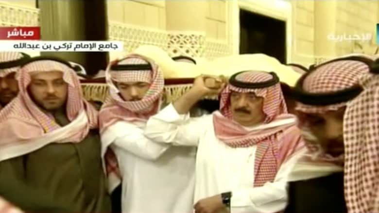 لحظة وصول جثمان الملك الراحل عبدالله بن عبدالعزيز لأداء الصلاة عليه