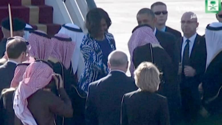 بالفيديو.. لحظة وصول أوباما وعقيلته إلى السعودية