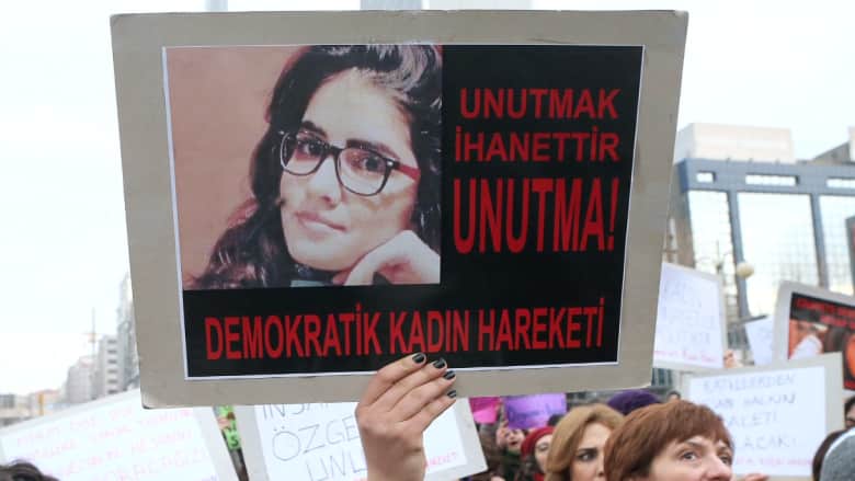 طالبة تطعن حتى الموت لمقاومتها سائق حافلة حاول اغتصابها بتركيا