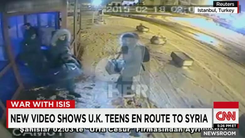 شاهد فيديو يظهر الطالبات البريطانيات في طريقهن إلى سوريا