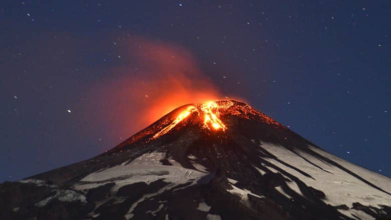شاهد ثوران بركان في تشيلي مرة أخرى منذ عام 1985