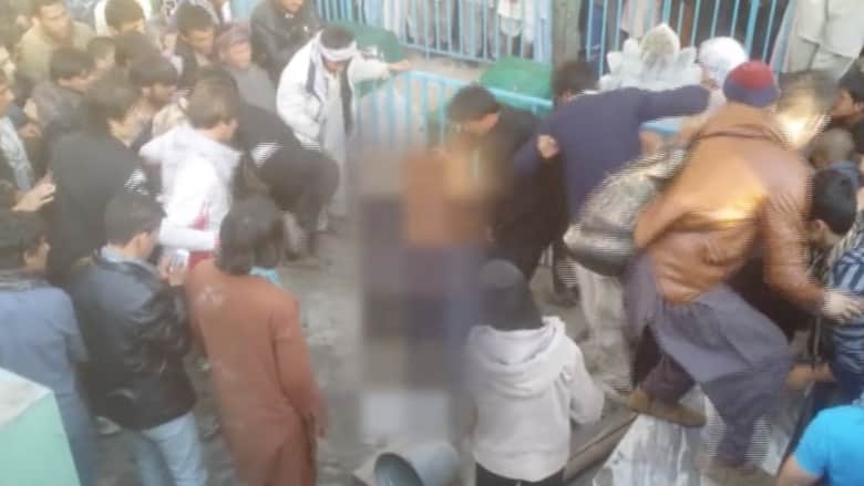 بالفيديو.. ضرب وإحراق أفغانية بتهمة إحراق مصحف