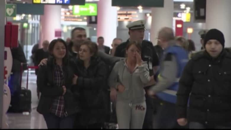  بالفيديو من مطار دوسلدورف.. أقارب ضحايا الرحلة 9525 في حالة صدمة