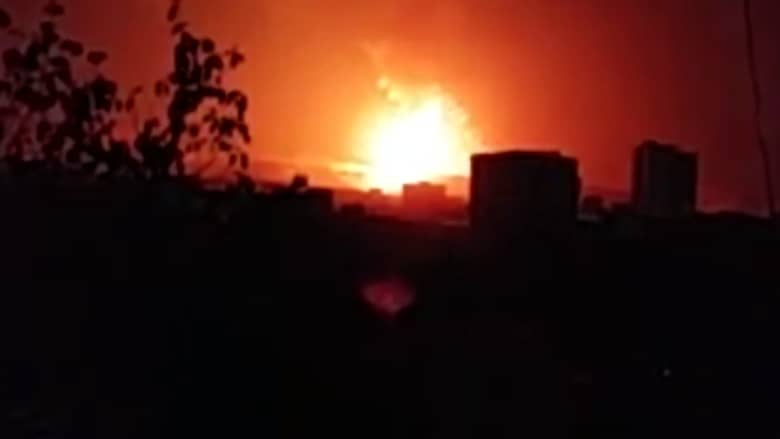  شاهد انفجار منشأة صواريخ في فج عطان بصنعاء