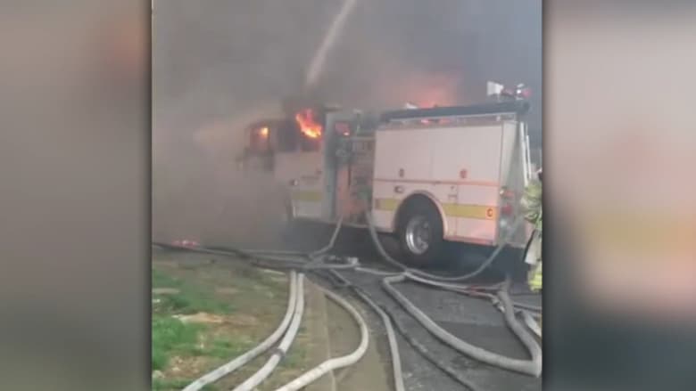 معركة بالمخدات بين 700 شخص ونيران بسيارة إطفاء بعد نداء استغاثة