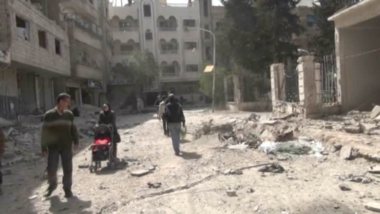 بالفيديو.. سكان مخيم اليرموك بين فكي كماشة النظام وداعش