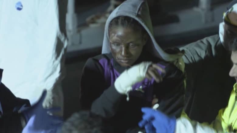 بالفيديو.. إنقاذ لاجئيين حرقوا بغاز للطهي
