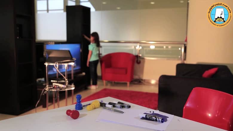 طلاب في الإمارات يخترعون "روبوت" كمربية للأطفال 