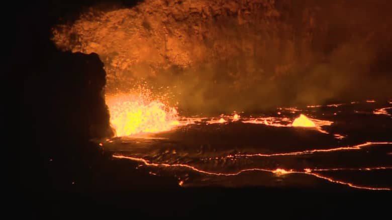 شاهد بالفيديو.. ثوران بركان كيلاويا لأول مرة منذ قرن