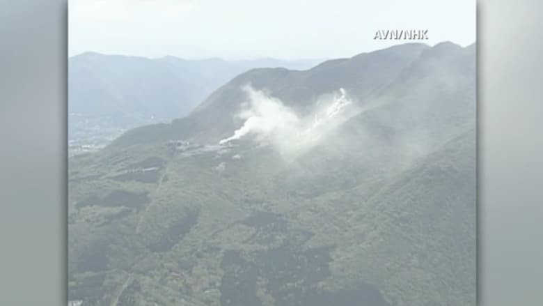 بالفيديو.. بدء تصاعد الأبخرة من فوهة بركان هاكوني وخوف من الأسوأ باليابان