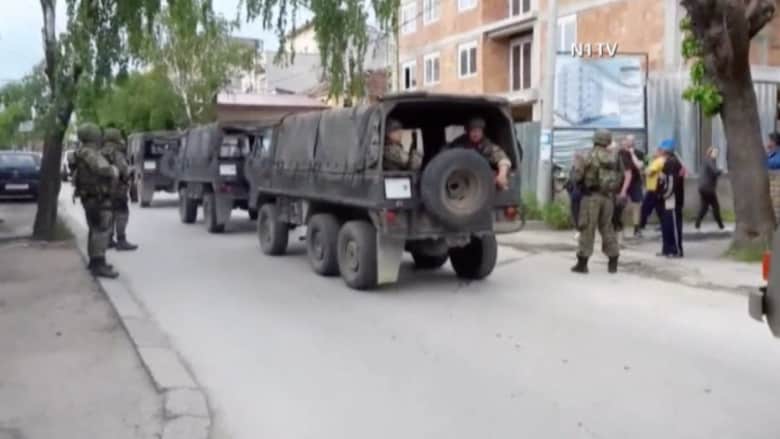 بالفيديو.. مقتل 5 من الشرطة في اشتباكات داخل حي يسكنه الألبان بمقدونيا 