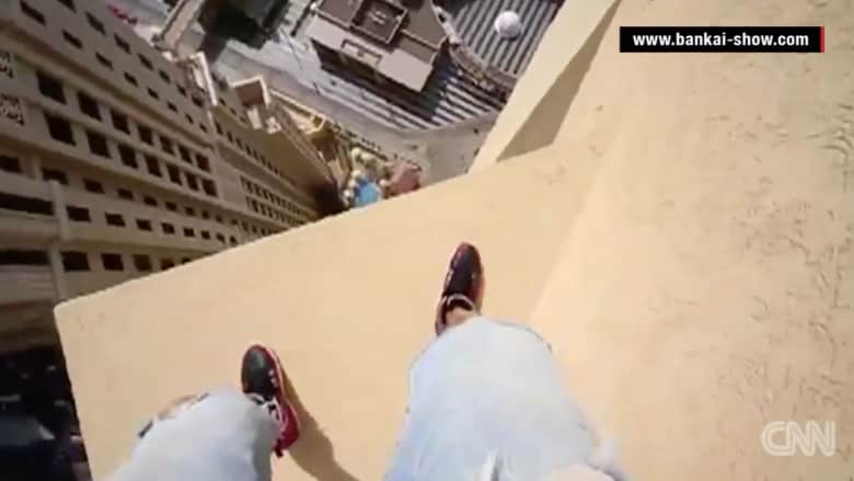  بالفيديو.. مغامر يقفز من أعلى قمة ناطحة سحاب في دبي