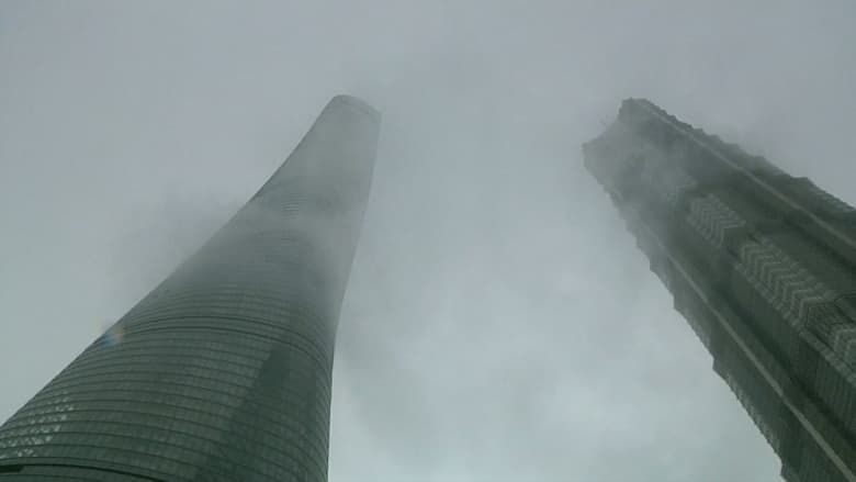 فتح ثاني أطول برج في العالم للعامة قبل اكتمال تشييده في شنغهاي