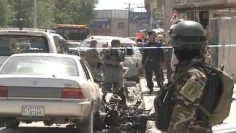 شاهد موقع تفجير سيارة مفخخة في كابول قتل فيه 4 بينهم مواطن بريطاني