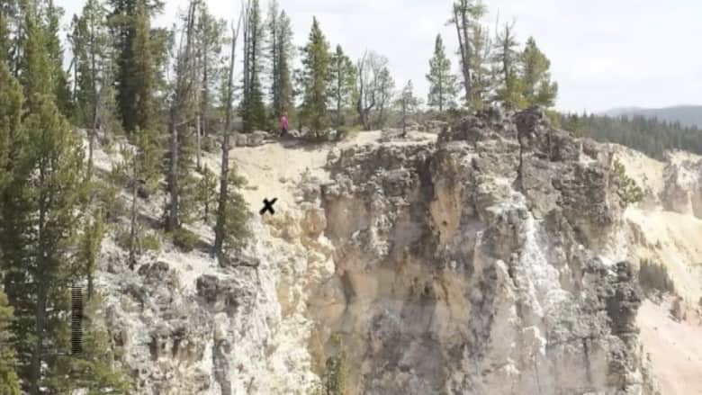 شاهد أعجوبة انقاذ سائح 71 عاما من هاوية بعمق 1200 قدم سقط فيها أثناء التقاط صورة