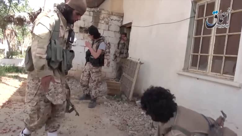 شاهد.. مقاتلو داعش يدخلون إلى تدمر السورية