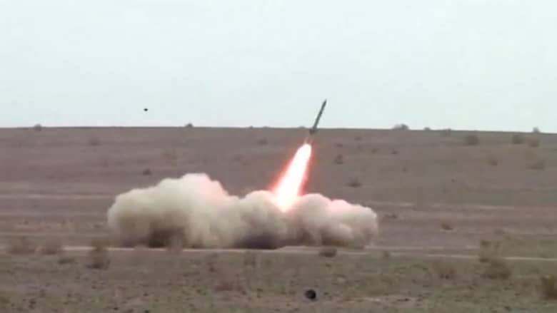 شاهد.. إيران تختبر صواريخ حربية جديدة