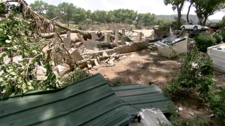 بالفيديو.. كاميرا CNN ترصد الدمار الذي حل بتكساس بسبب الفيضانات