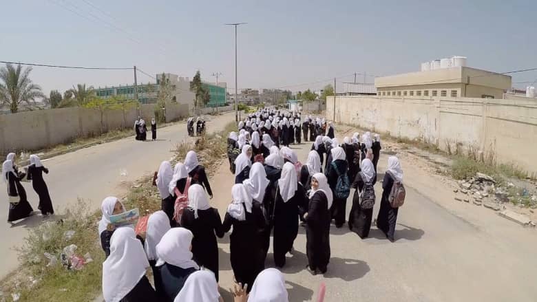فيديو مذهل من فوق غزة.. هكذا تنتقل الطالبات من مدارسهن إلى المنازل