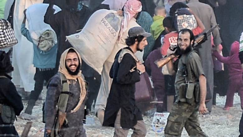 مسلحو داعش على حدود تركيا.. وعبور 13 ألف لاجئ سوري بأسبوع