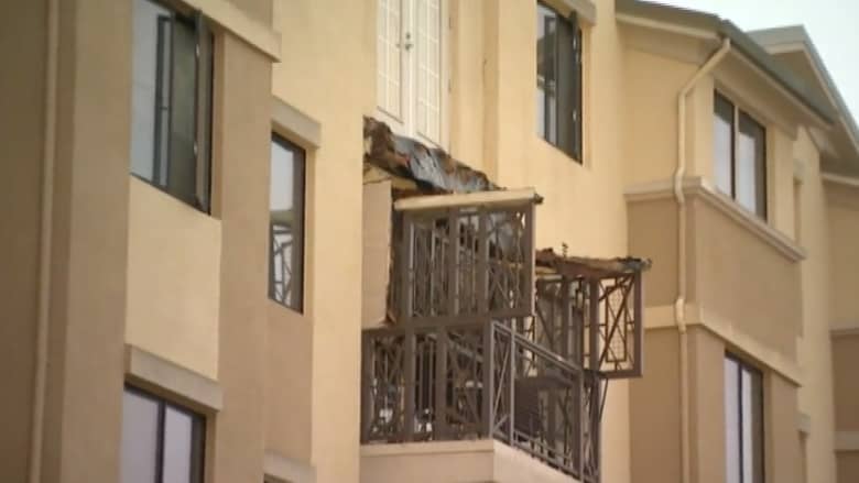  بالفيديو.. انهيار شرفة مجمع سكني بكاليفورنيا يودي بحياة 6 أيرلنديين