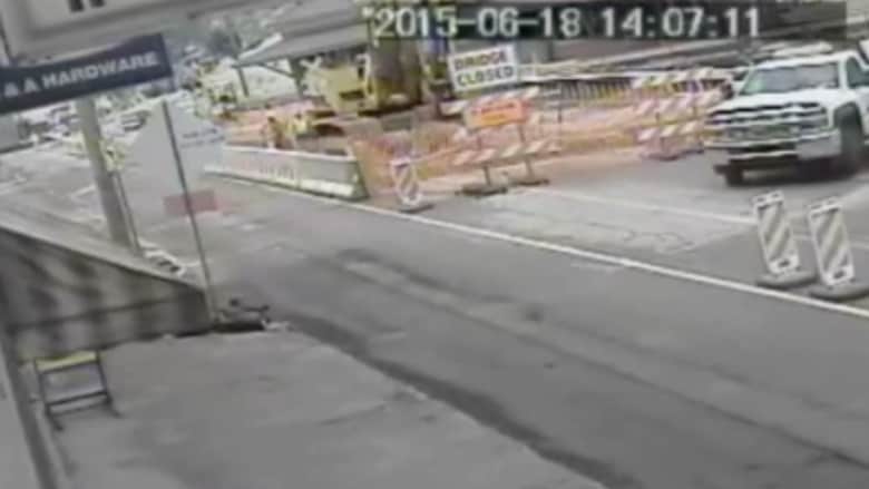 بالفيديو.. لحظة انهيار جسر في بنسلفانيا