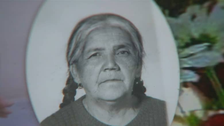 عائلة تبحث عن جثة "الجدة الضائعة" بعد دفن أخرى بالخطأ