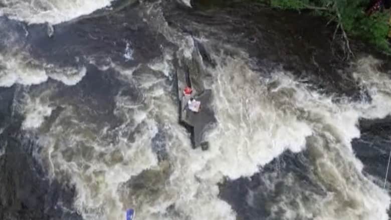 بالفيديو.. طائرة بدون طيار تنقذ فتيين علقا في نهر بأريغون