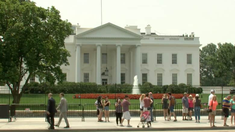 سياج بمسامير حادة يحول البيت الأبيض لقصر مخيف