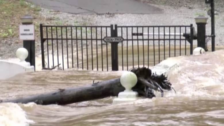 بالفيديو.. عمليات إنقاذ وسط مياه السيول في كنتاكي