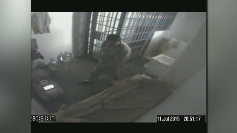 شاهد لحظة هروب "إل تشابو" أخطر تاجر مخدرات من السجن