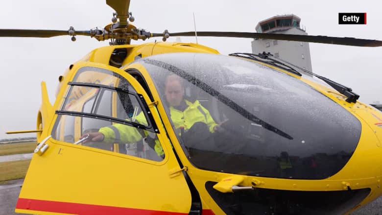 الأمير ويليام "خليفة العرش البريطاني" يعمل طيار مروحية إسعاف