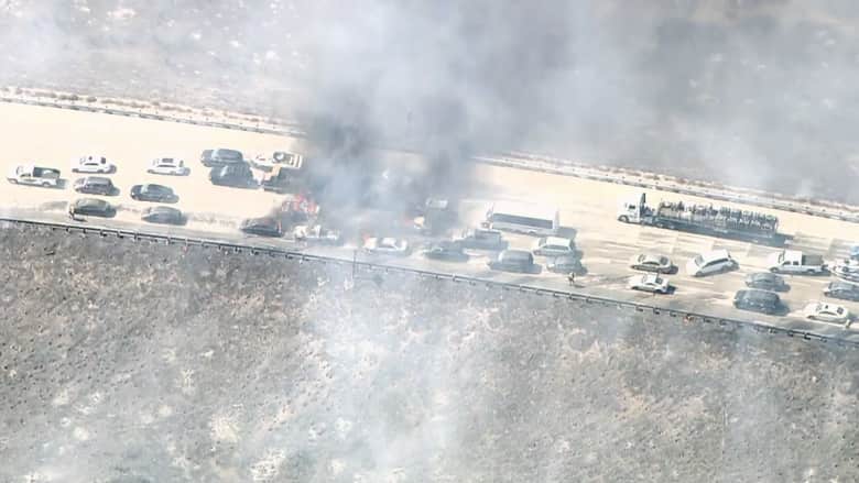 بالفيديو.. حرائق الغابات تلتهم عشرات السيارات في كاليفورنيا