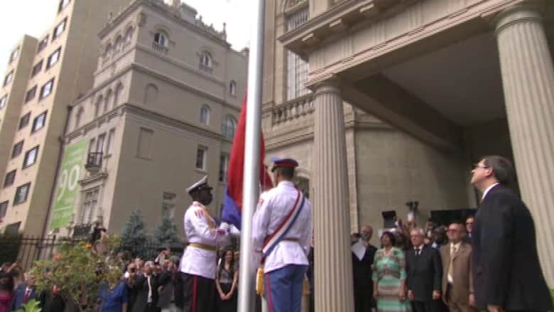 بالفيديو.. لحظات تاريخية.. رفع علم كوبا على سفارتها في قلب واشنطن