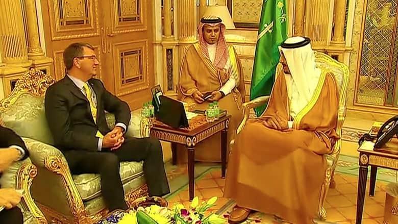 بالفيديو.. وزير الدفاع الأمريكي يلتقي الملك السعودي في جدة
