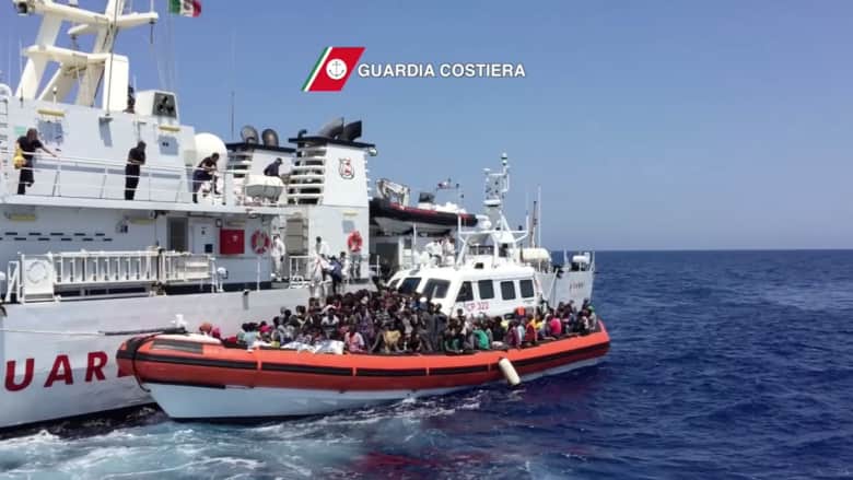  بالفيديو.. شاهد لحظة انقاذ 2000 مهاجر قرب سواحل ليبيا