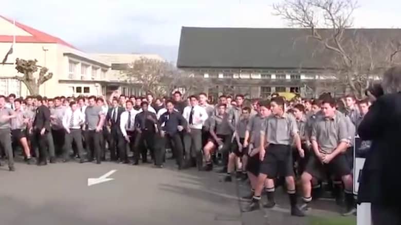  بالفيديو.. طلاب يرقصون في جنازة معلمهم بنيوزلندا