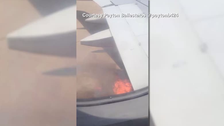 بالفيديو.. حريق في طائرة تجارية لدى هبوطها في مطار دالاس