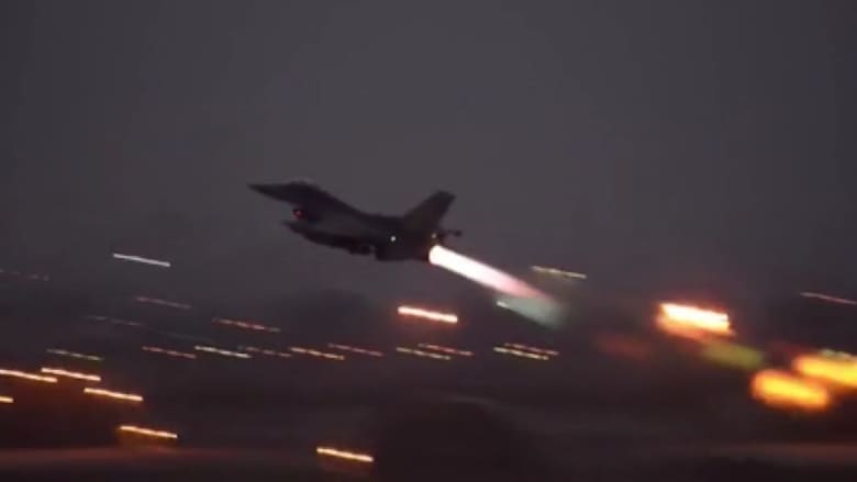 بالفيديو.. أولى غارات المقاتلات الأمريكية على مواقع "داعش" من تركيا