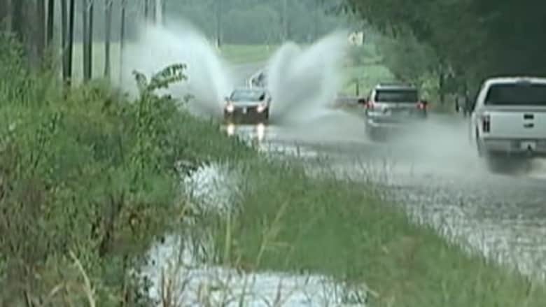بالفيديو.. شاهد انزلاق مركبة بسبب الفيضانات في كارولينا الشمالية