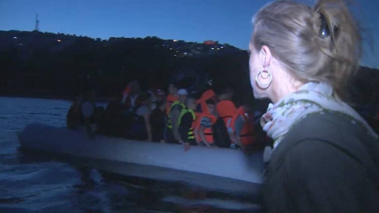 فيديو حصري.. طاقم CNN يشارك صدفة في إنقاذ سوريين في عرض البحر