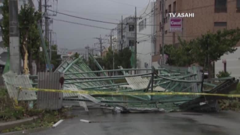 شاهد.. إعصار "غوني" يخلف قتلاه في الفلبين ويضرب اليابان بقسوة