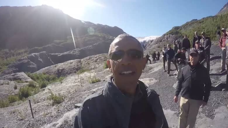 بالفيديو.. أوباما يلتقط " سيلفي" بين جبال ألاسكا