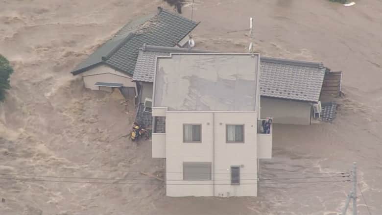 بالفيديو .. مشاهد مرعبة لفيضانات غير مسبوقة في اليابان