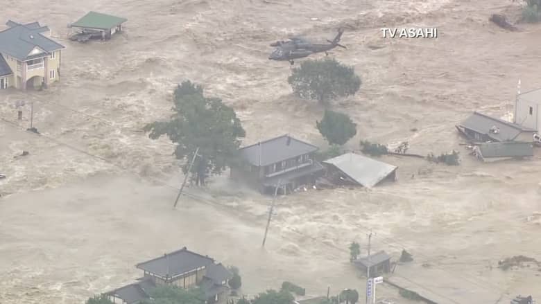 بالفيديو.. الفيضانات تحول المنازل الى قوارب في اليابان