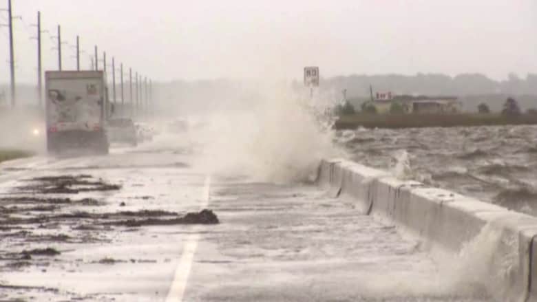 بالفيديو.. أمطار غزيرة تسبب فيضانات عارمة بولاية ألاباما الأمريكية