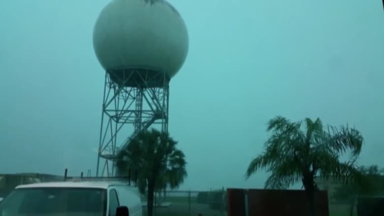 شاهد.. البرق يضرب برج مراقبة أحوال الطقس في تكساس