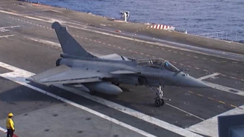 انطلاق مقاتلات فرنسية من على حاملة الطائرات شارل ديغول إلى سوريا والعراق