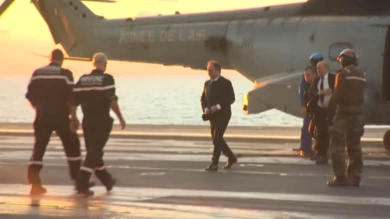 بالفيديو.. هولاند يتفقد حاملة الطائرات "شارل ديغول" قرب السواحل السورية.. ويعلن انتقالها إلى الخليج